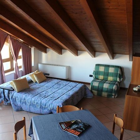 デセンツァーノ・デル・ガルダCasa Reginaアパートメント エクステリア 写真