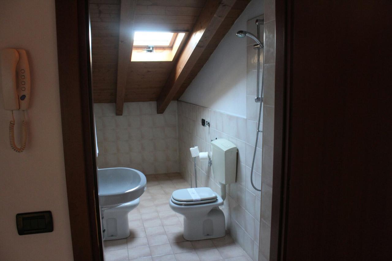 デセンツァーノ・デル・ガルダCasa Reginaアパートメント エクステリア 写真